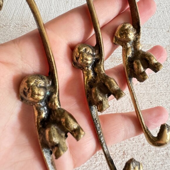 Set of Three Vintage Metal Monkey Hanging Hooks - Picture 3 of 11